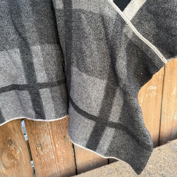 ANGIE Women’s Black Gray Plaid Open Front Cardigan Size Small - Picture 8 of 10